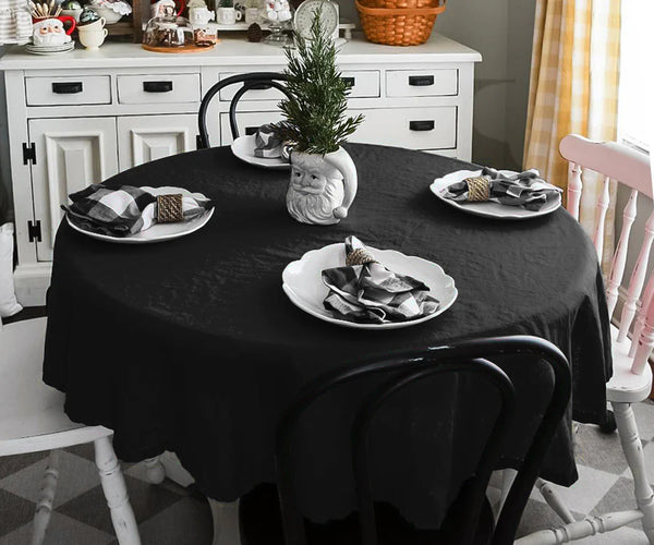 black-round-tablecloth