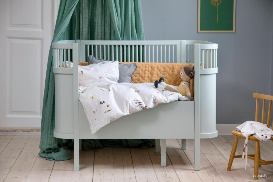 image of baby cot in pale grey 