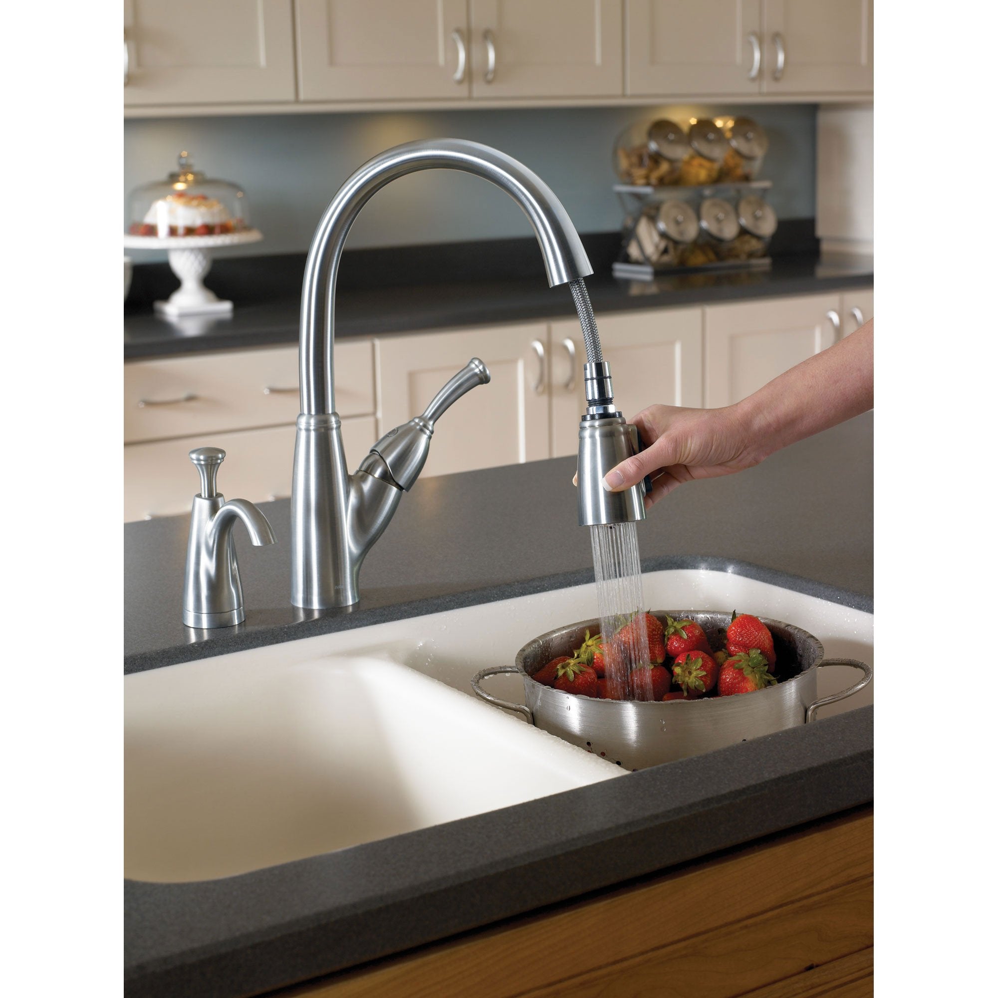 Delta Arctic Stainless Finish Allora Collection Single Handle Pull