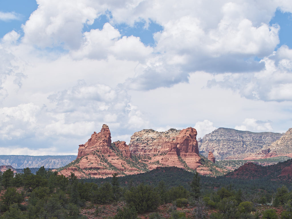 red-rocks-blue-sky-white-clouds-sedona