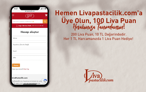 Bir tatlı kaşığı dolusu yaban mersini ile bir tatlı kaşığı dolusu frambuaz ve bir tatlı kaşığı dolusu ahududu olan masanın üzerinde yazan indirim metni