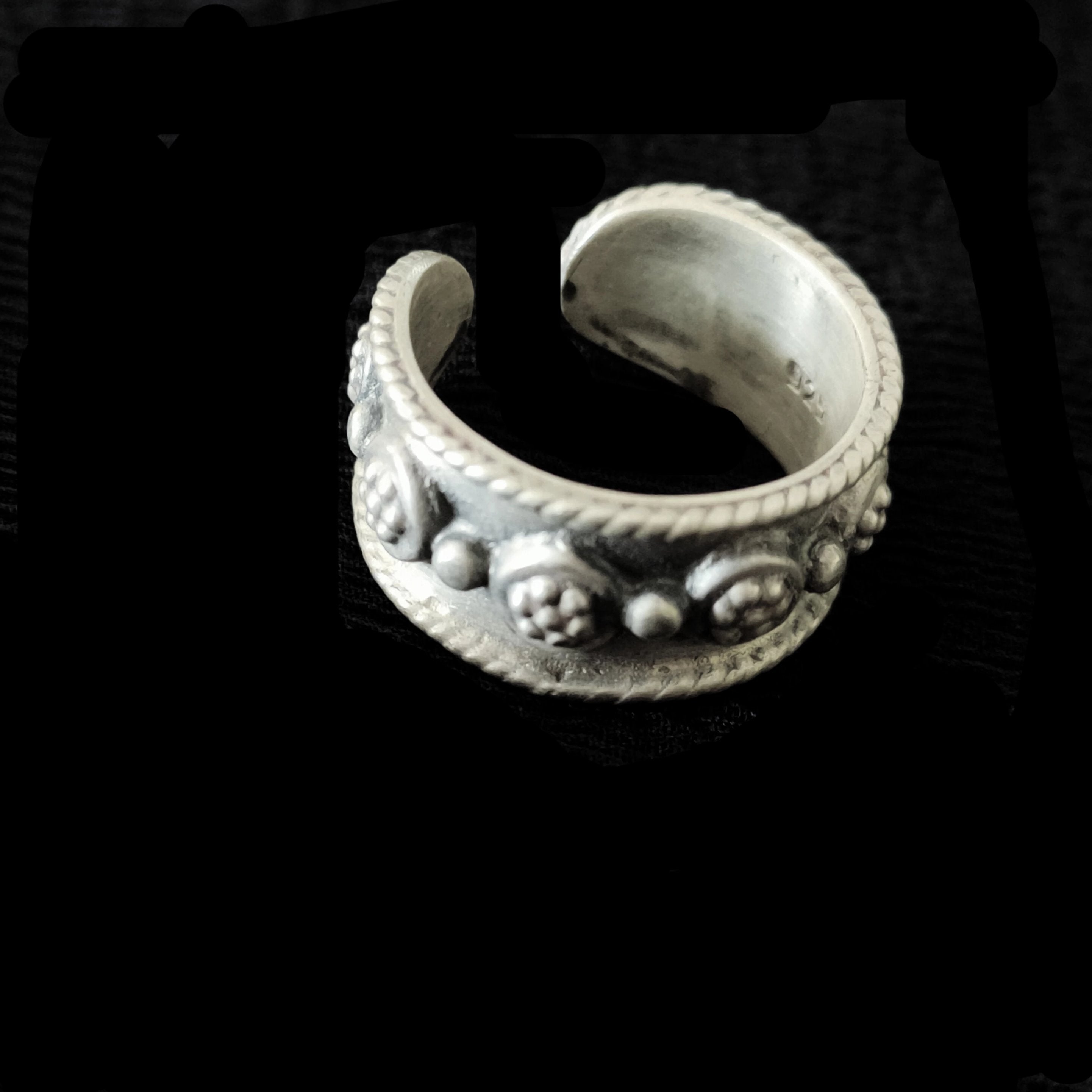 Unique pair of Oxidized Toe Rings Stylish and Latest
