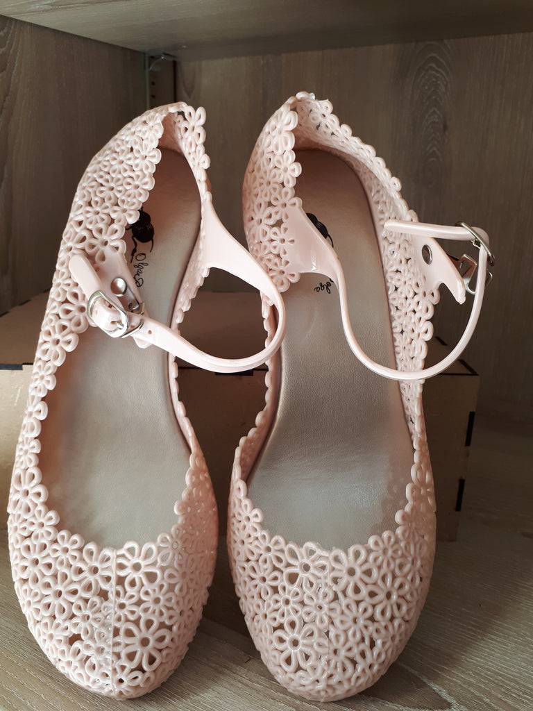 nude jelly shoes