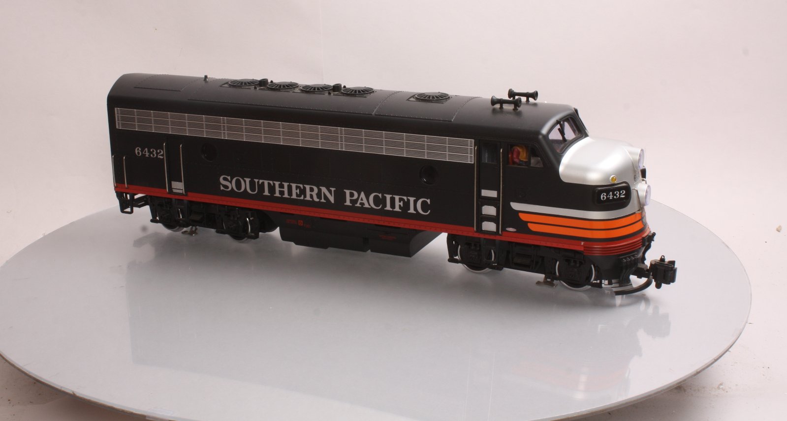 LGB 24570 Southern Pacific F7-A Diesel Locomotive – Trainz