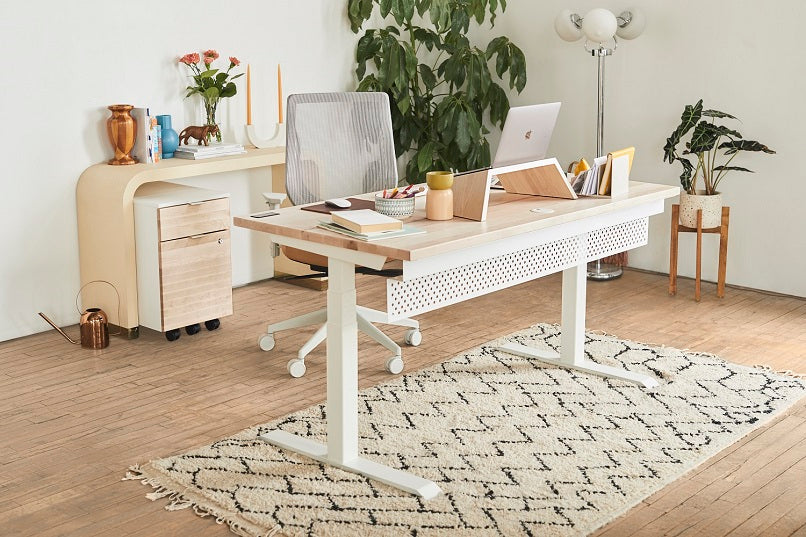 Natural color maple wood on Sway standing desk - ergonofis