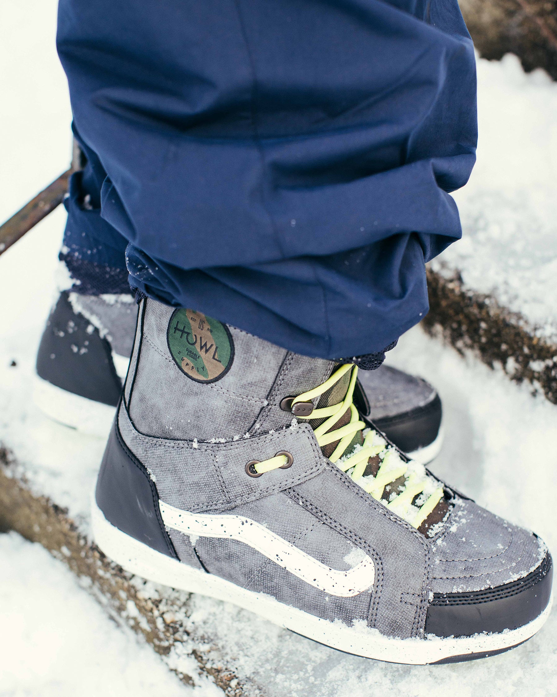 vans howl snowboard boots