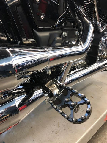 softail foot pegs