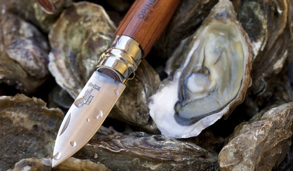 Beautifully crafted oyster knife for shell fish, made in france. The original oyster knife. Wooden handle. Stainless steel blade with sharp tip. Makes a beautiful gift.