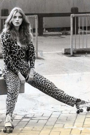 Bebe Buelle Flare Street