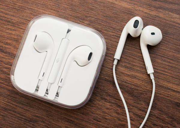 apple earpods with lightning connector release date