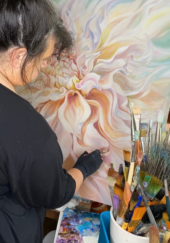 painting a big dahlia oil on canvas- anita nowinska