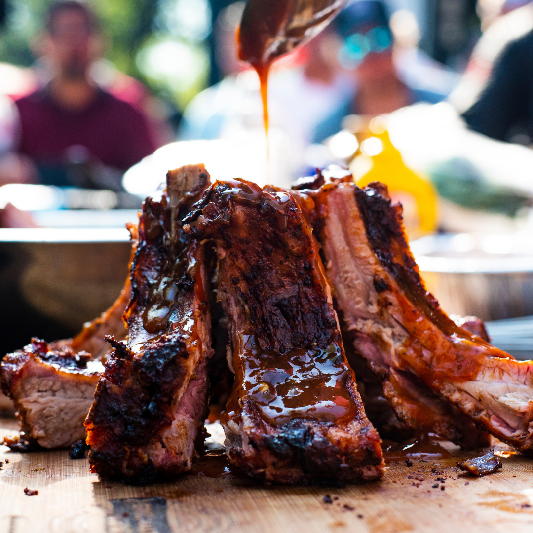 COSTILLAS ST. LOUIS AHUMADAS EN LEÑA DE NOGAL CON SALSA BBQ CLÁSICA | –  Sociedad Mex. de Parrilleros