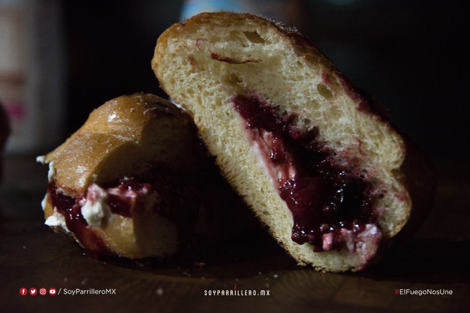 CONCHAS RELLENAS DE QUESO CREMA Y MERMELADA ARTESANAL DE FRUTOS ROJOS –  Sociedad Mex. de Parrilleros