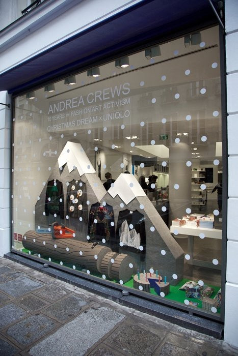 Christmas Window Painting - Retail Displays Shop Snow Windows