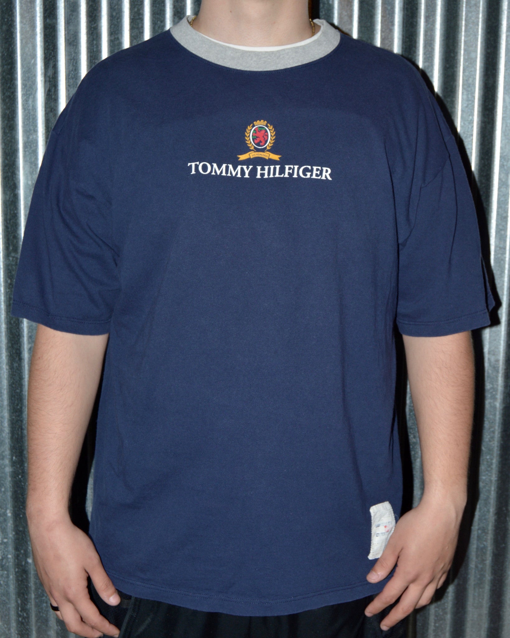 tommy hilfiger crest logo