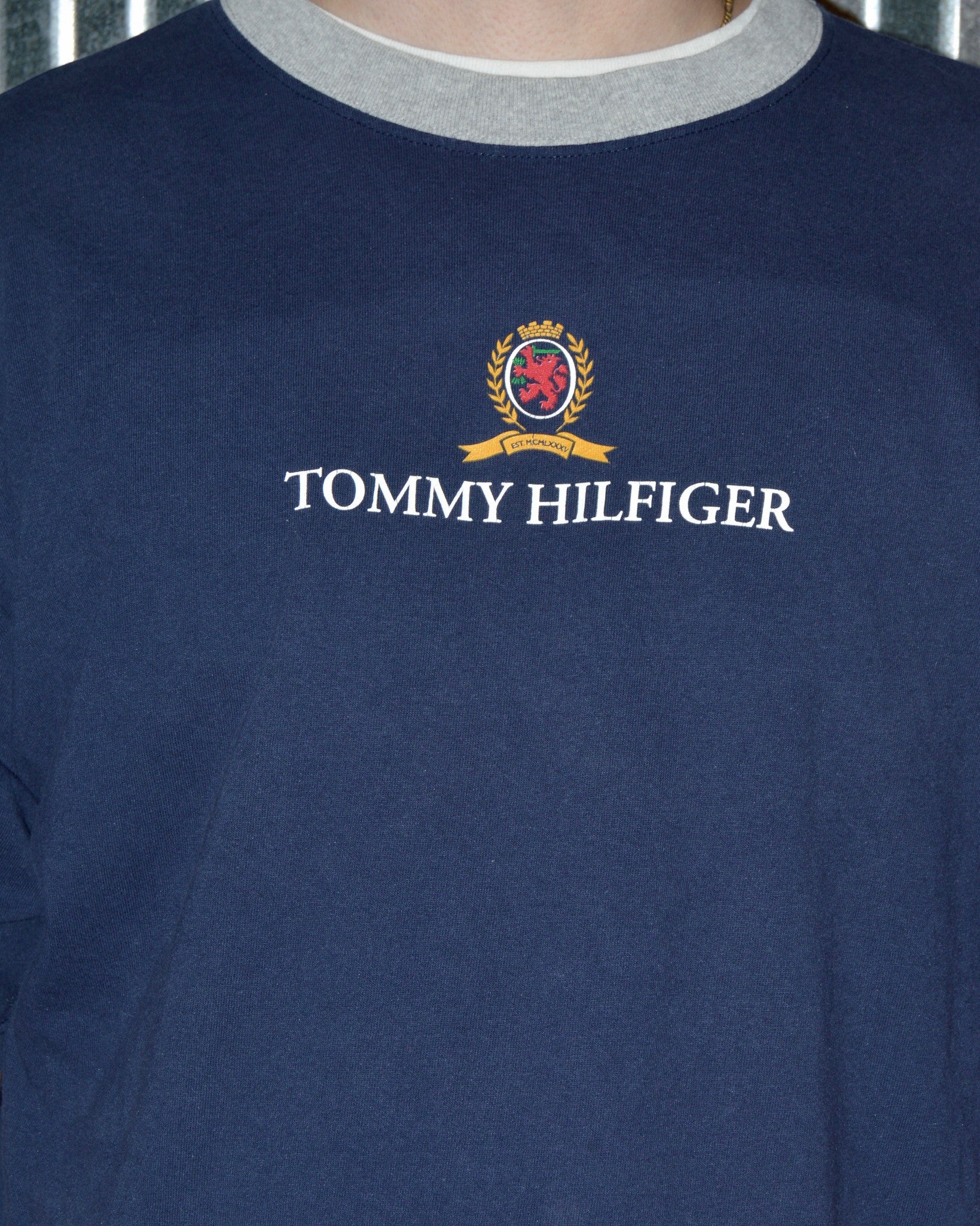 tommy hilfiger crest logo