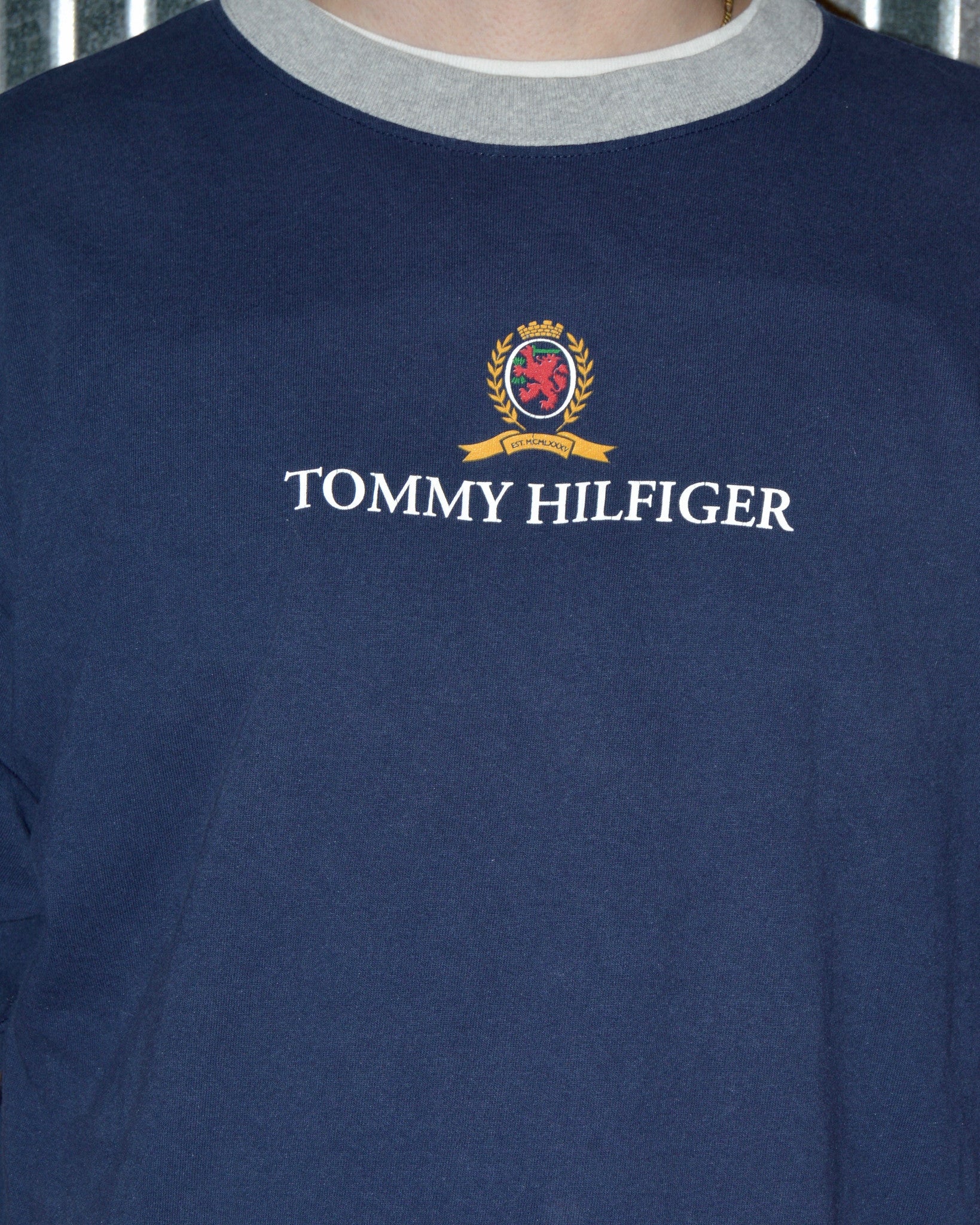 مجنون tommy hilfiger retro logo 