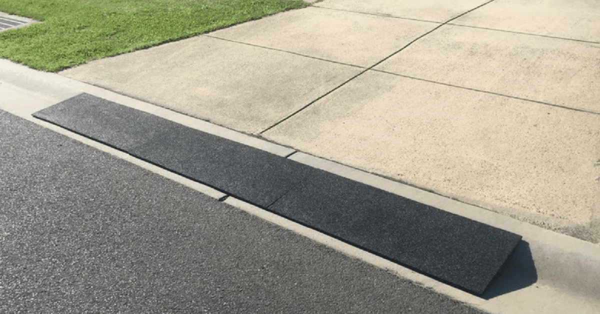 Heeve Driveway Recycled Rubber Kerb Ramp 1m Sections for Rolled-Edge Kerb