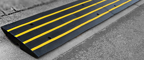 Heeve Driveway Rubber Kerb Ramp in 1.2m Sections for Rolled-Edge Kerb