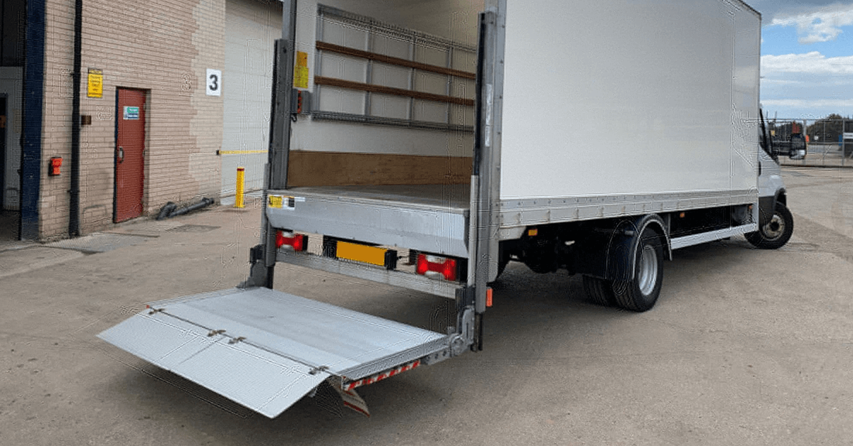 Tail-Lift-elevated-by -the-power-of-hydraulic-machine-of-the-van-truck