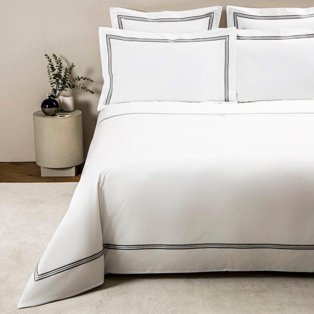 https://cdn.shopify.com/s/files/1/1268/4551/products/Frette_Triplo_bourdon_Slate_Gray_Duvet_Cover_figlinensandhome_1_1600x.jpg?v=1670032032