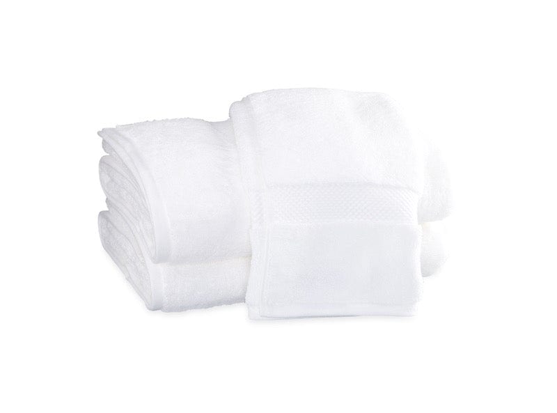 https://cdn.shopify.com/s/files/1/1268/4551/products/Matouk-bath-towel-guesthouse-white-figlinensandhome_1600x.jpg?v=1691886794