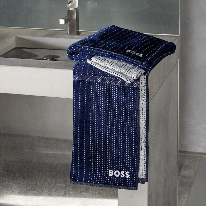 https://cdn.shopify.com/s/files/1/1268/4551/products/hugo_boss_home_navy_tennis_stripe_bath_sheet_lifestyle_1600x.jpg?v=1691889509