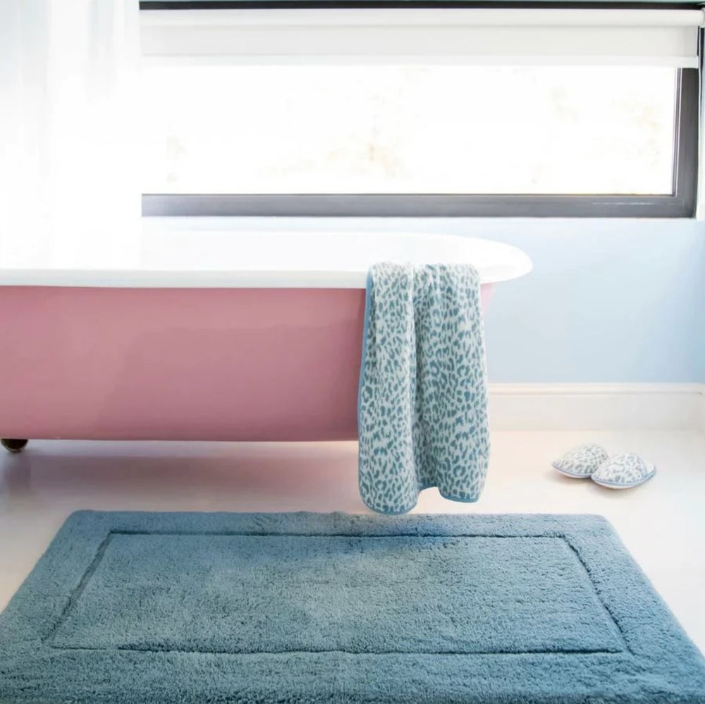 What is the Difference Between a Bath Mat and a Bath Rug?