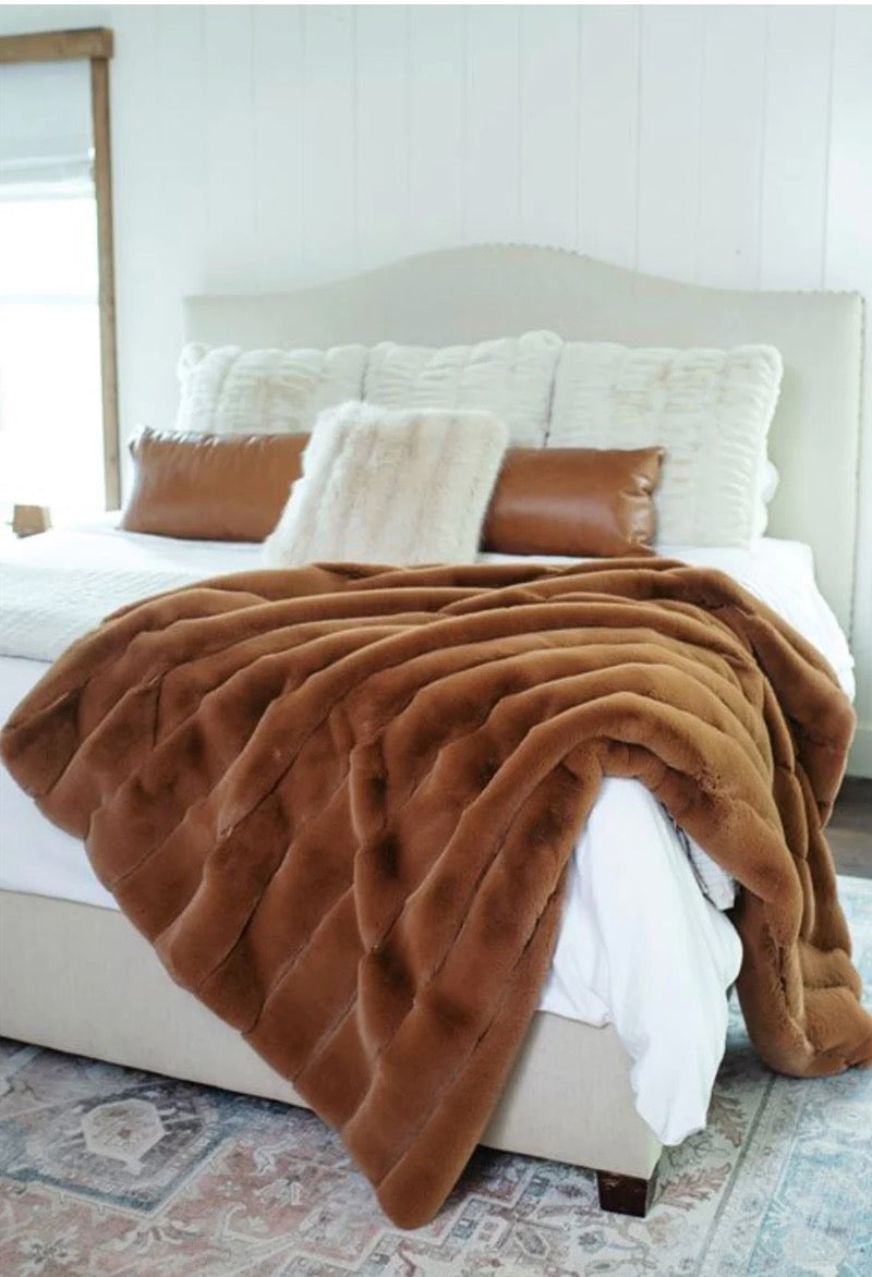 https://cdn.shopify.com/s/files/1/1268/4551/t/71/assets/fabulous_furs_posh_mink_spice_throw_how_to_make_bed_like_a_designer_fig_linens_and_home-1675943011140.jpg?v=1675943012