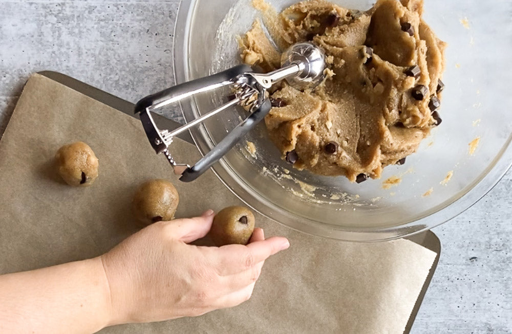 Tahini Hu Dark Chocolate Chip Macadamia Nut Cookies