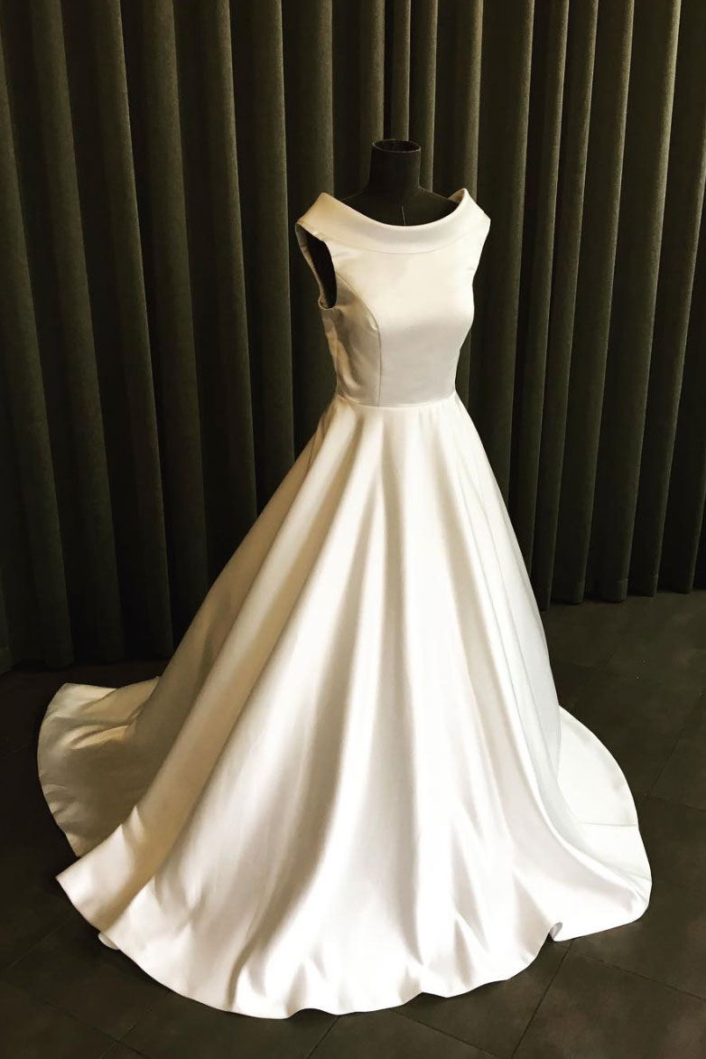 simple white long dress