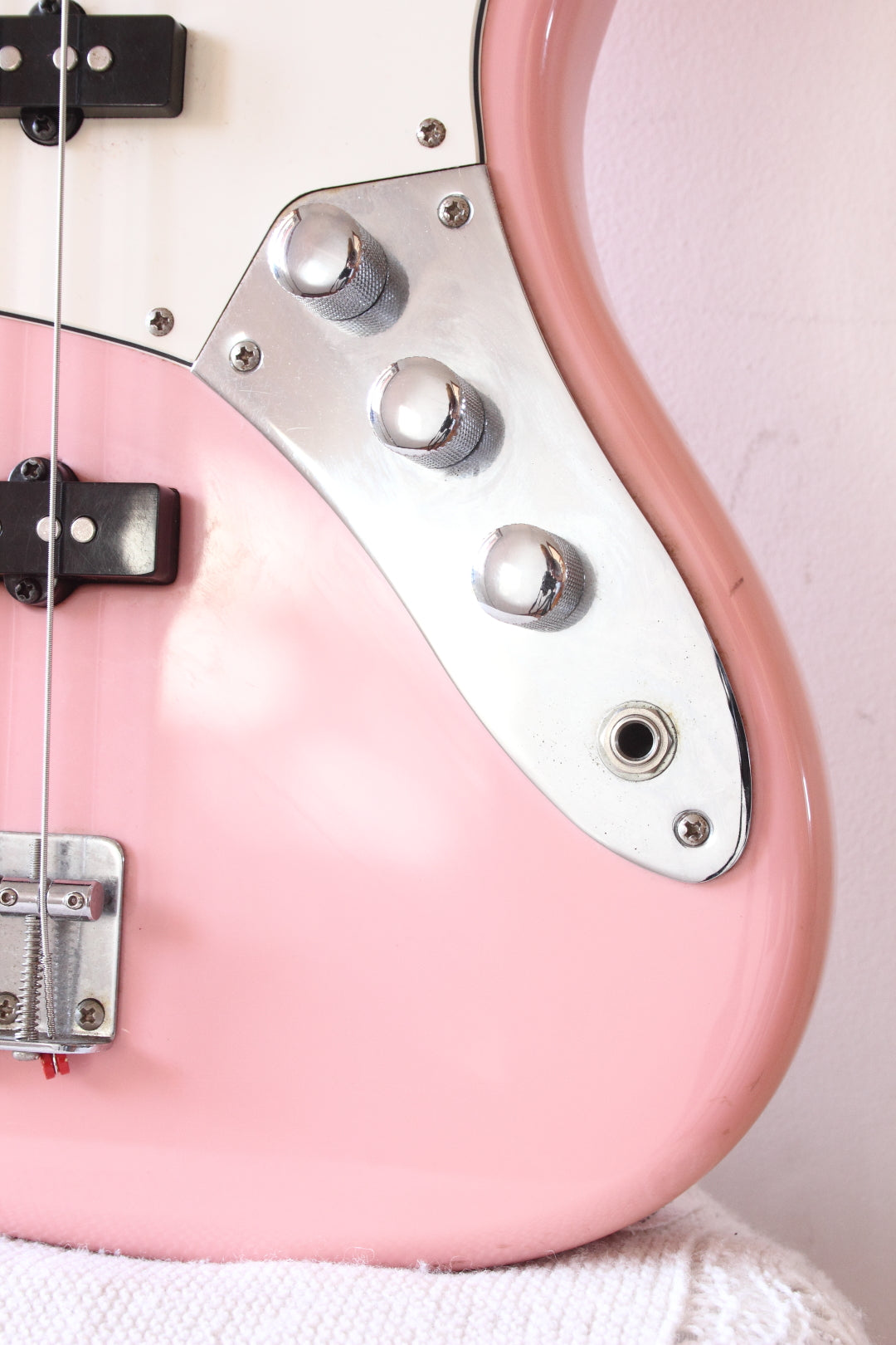 春早割 Bacchus precision bass model pink aob.adv.br