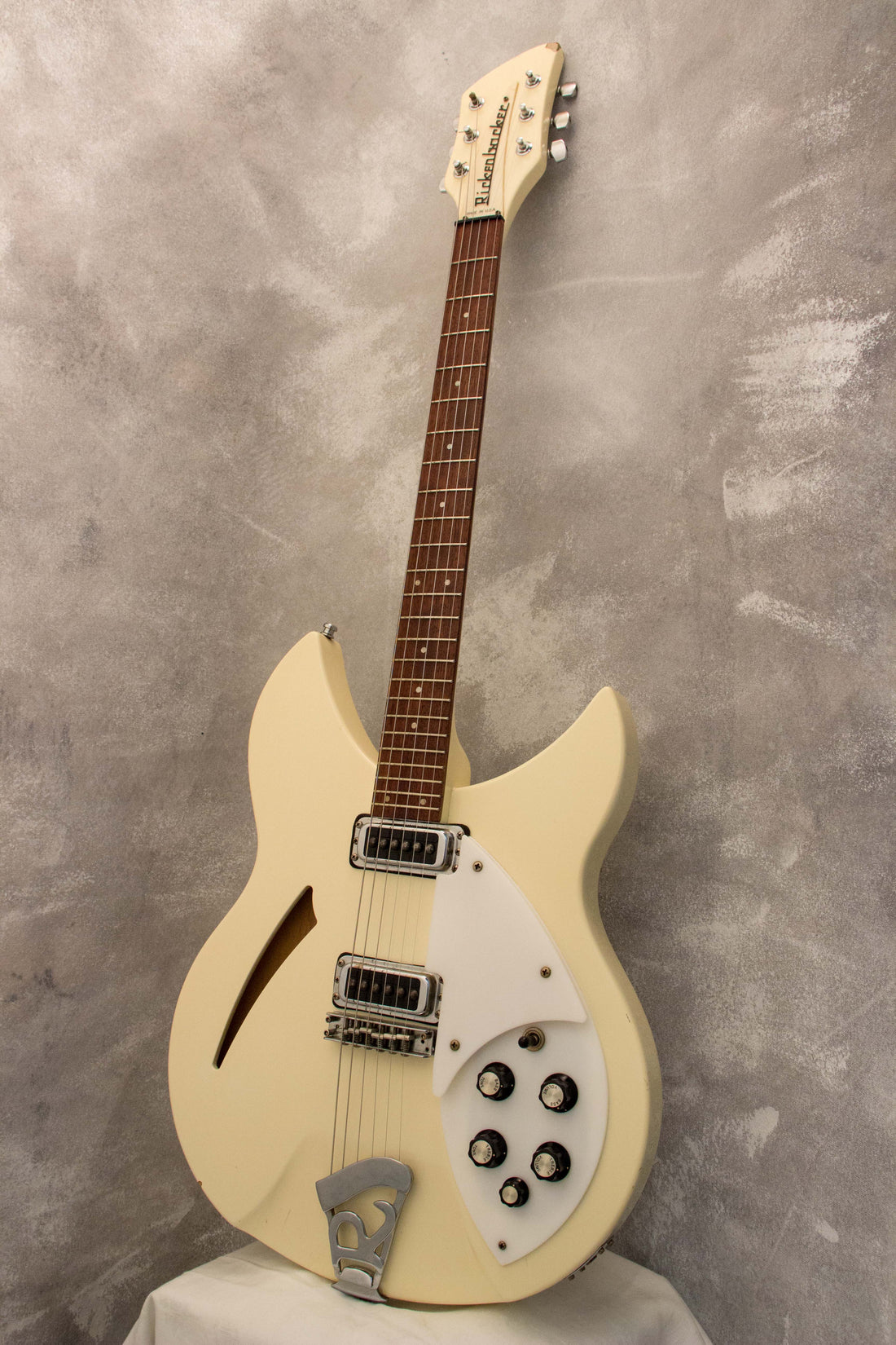 white rickenbacker 330