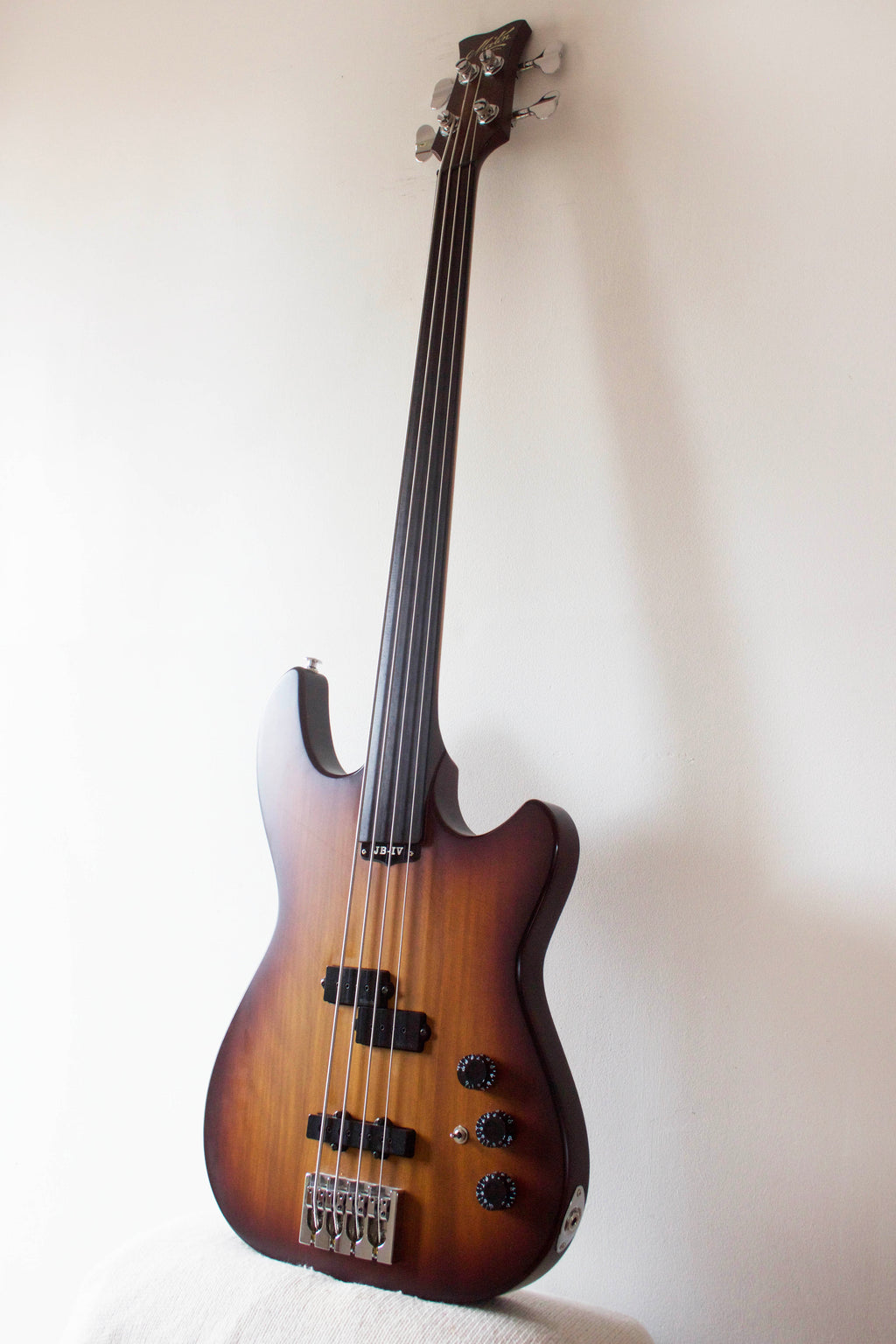 maton jb4 fretless