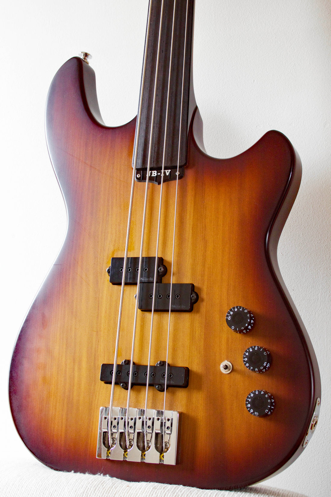 maton jb4 fretless