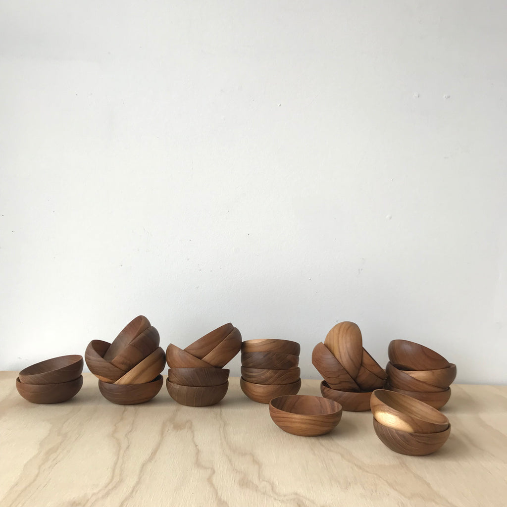 https://cdn.shopify.com/s/files/1/1271/5053/products/Be_Home_small_teak_round_bowl_a_1024x.jpg?v=1580274422