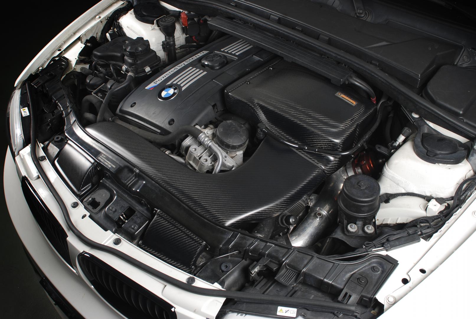 Toma de aire frío de fibra de carbono BMW E82 E88 Armaspeed (135i y 1M) - ML Performance UK