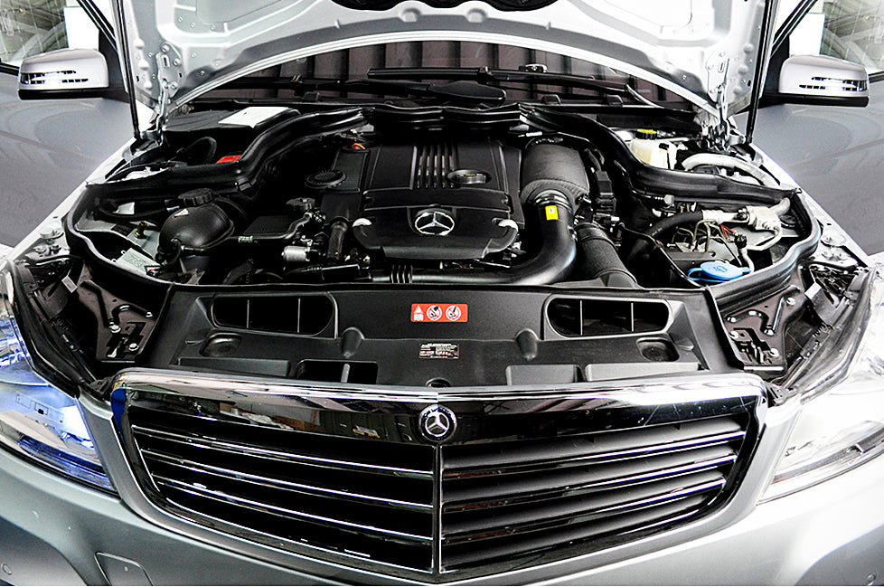 Admisión de aire frío de fibra de carbono Armaspeed Mercedes-Benz W204 (C180, C200 y C250) - ML Performance UK