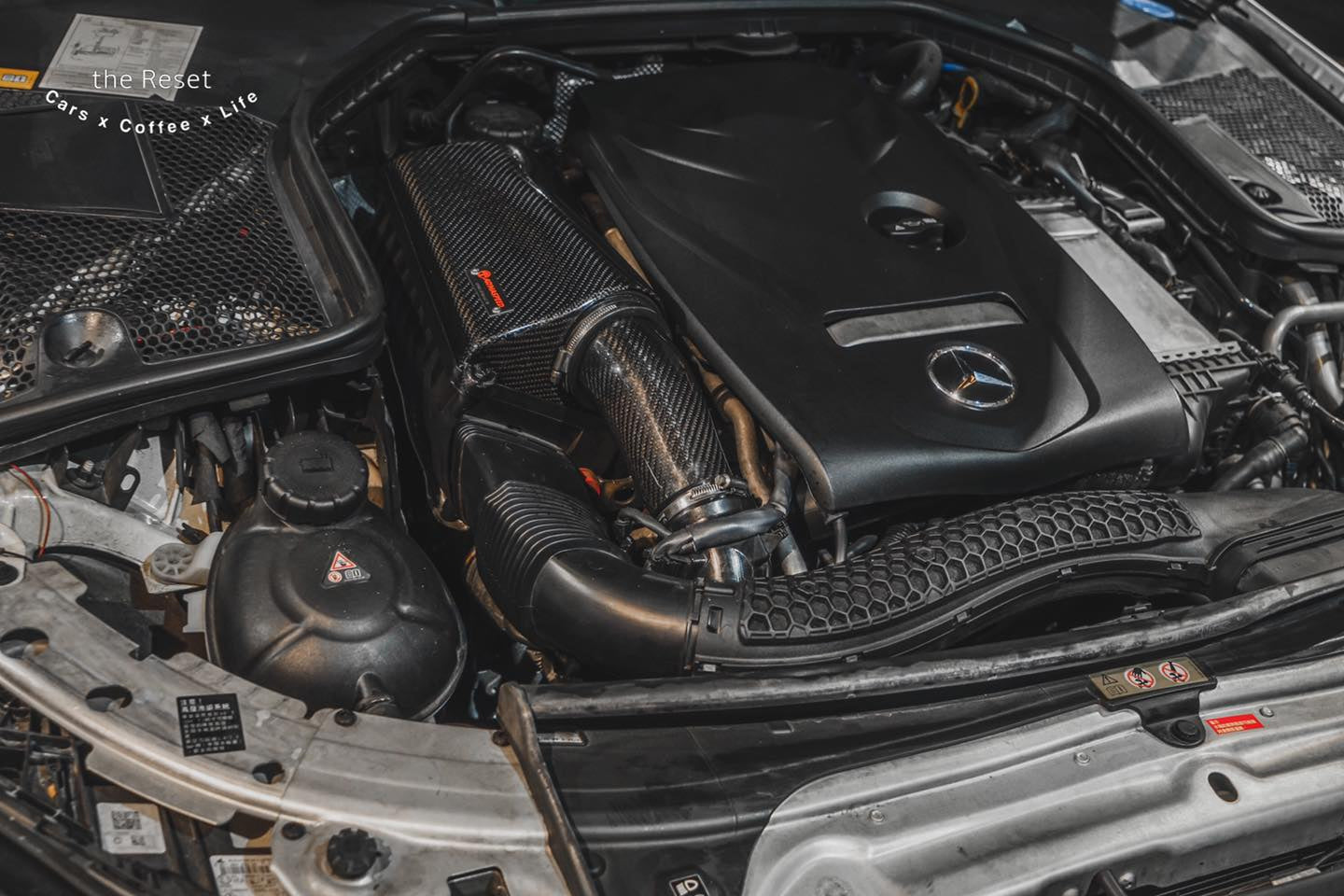 Admisión de aire frío de fibra de carbono Armaspeed Mercedes-Benz W205 (C200, C250, C260 y C300) - ML Performance UK