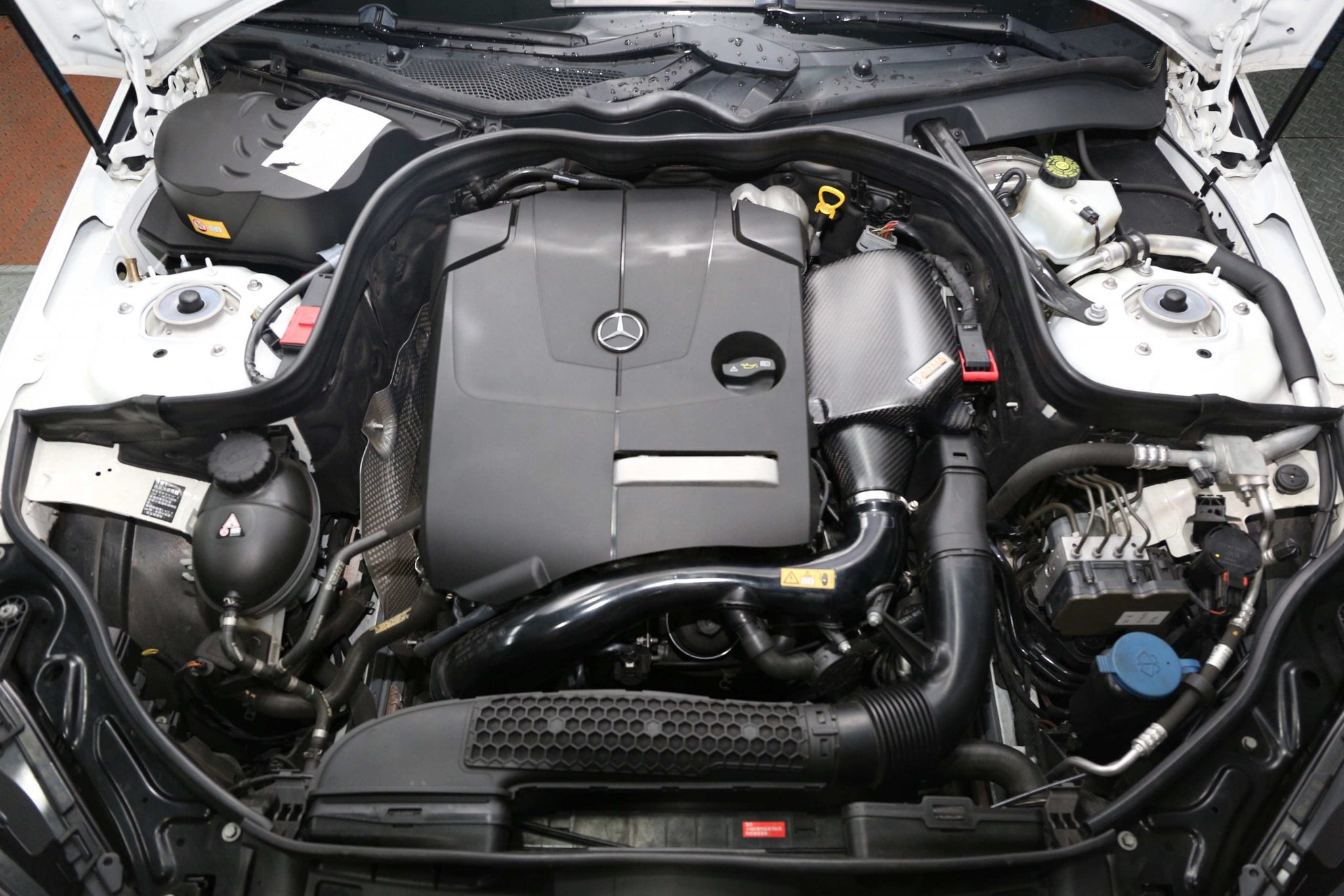Admission d'air froid en fibre de carbone Armaspeed Mercedes-Benz W212 (E200, E250 et E260) - ML Performance UK