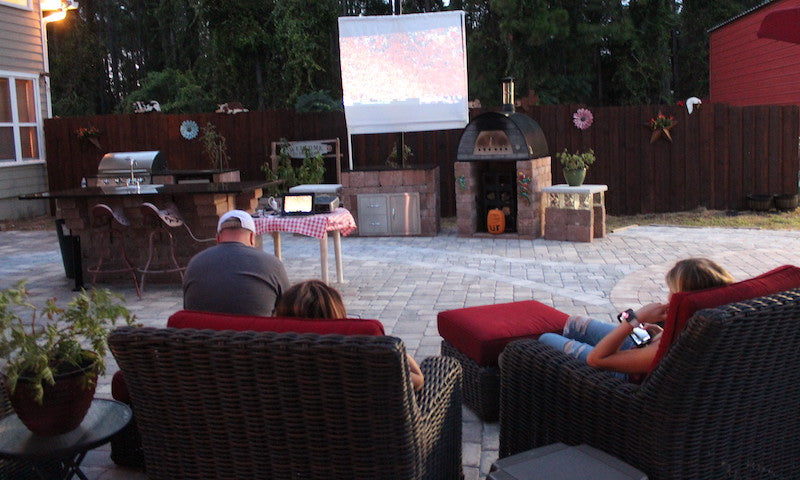 Outdoor Kitchen Design for Movie Night