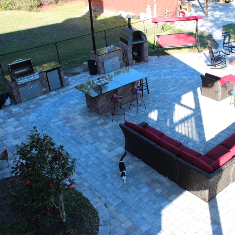 Outdoor Kitchen Entertaining Space