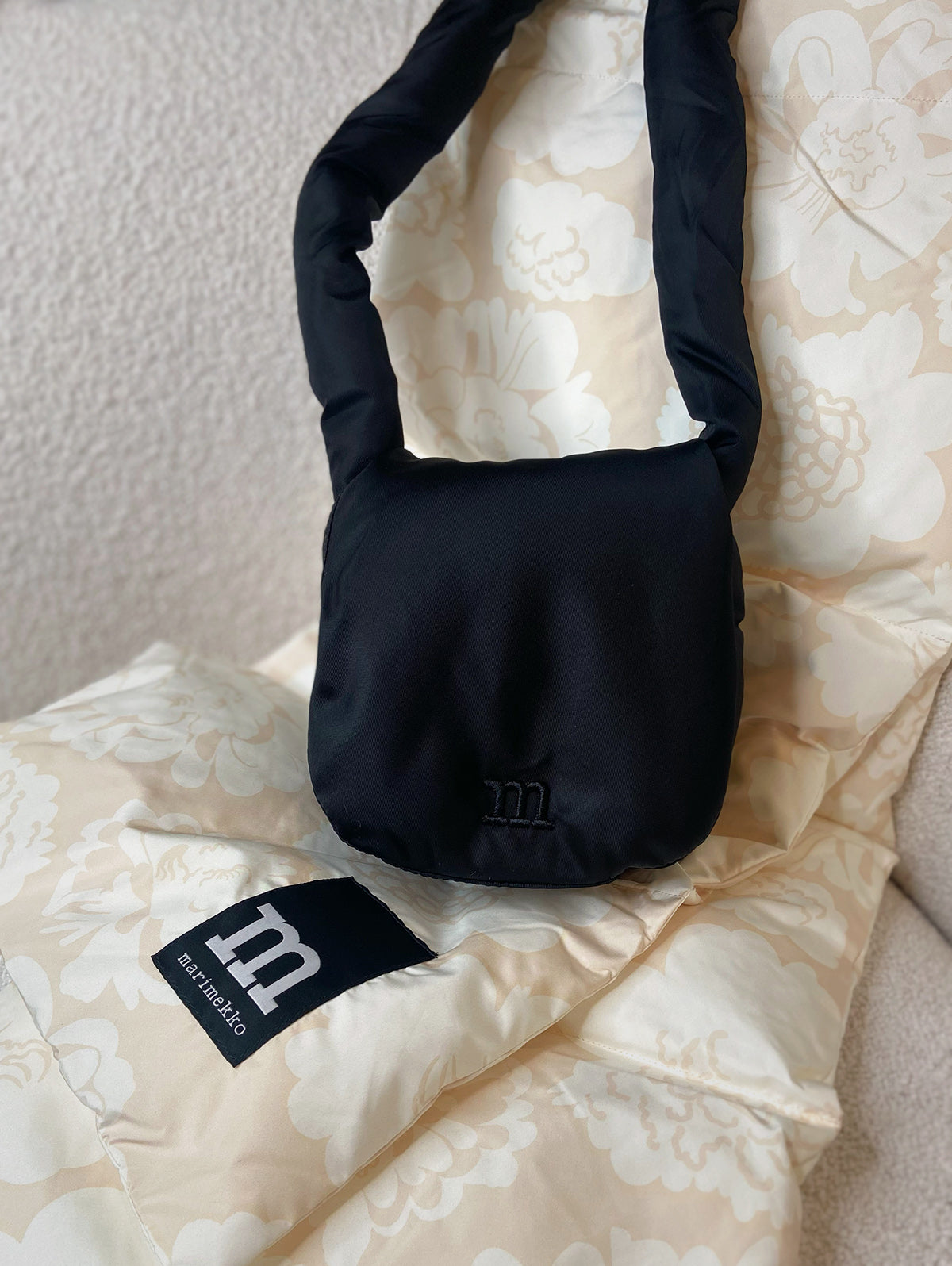 pillow round crossbody - bag black – Marimekko Vancouver