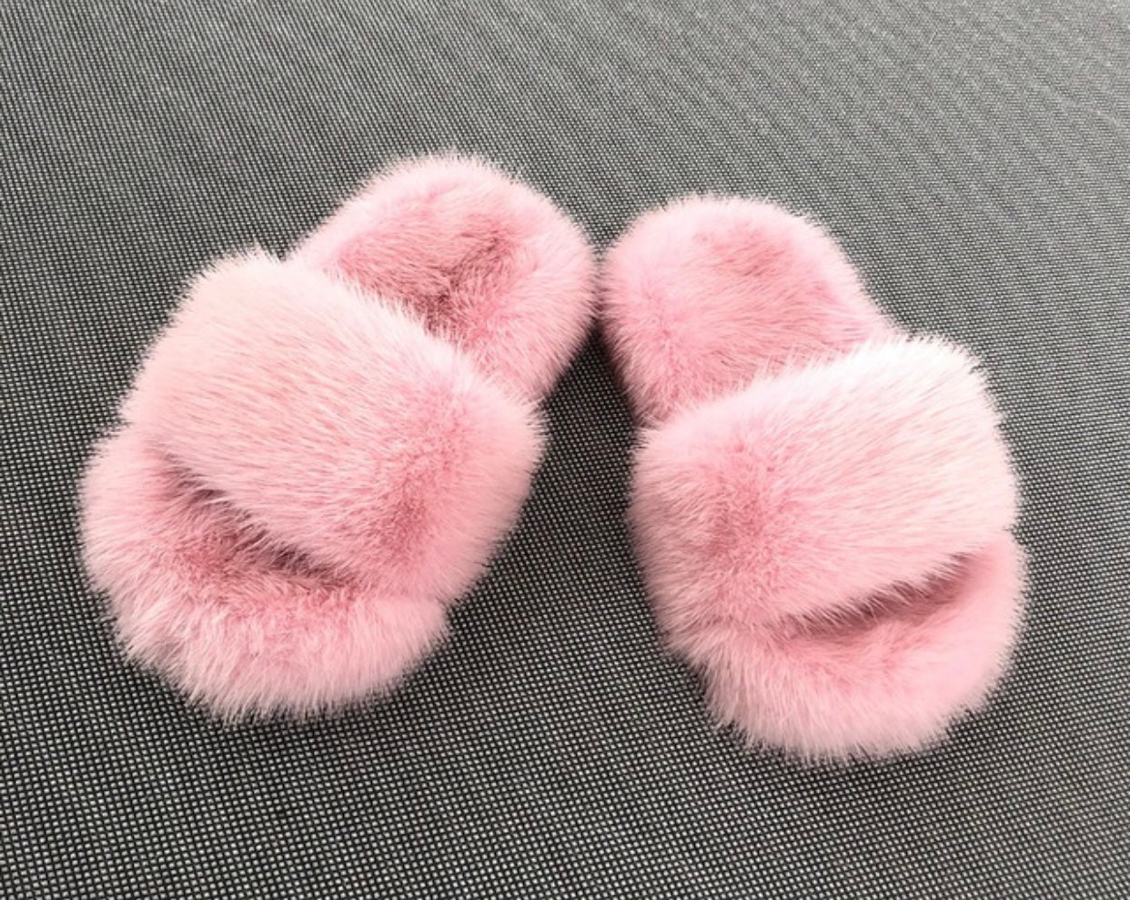 Kids light pink mink fur slides 