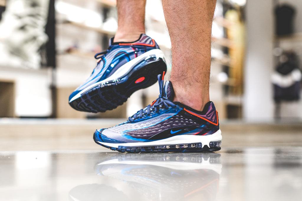 nike air max deluxe on feet