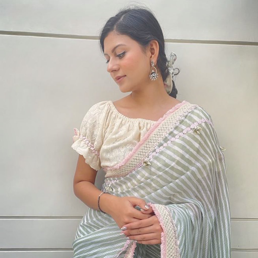 How To Wear a Saree When You Don't Have a Blouse? – India Fashion X