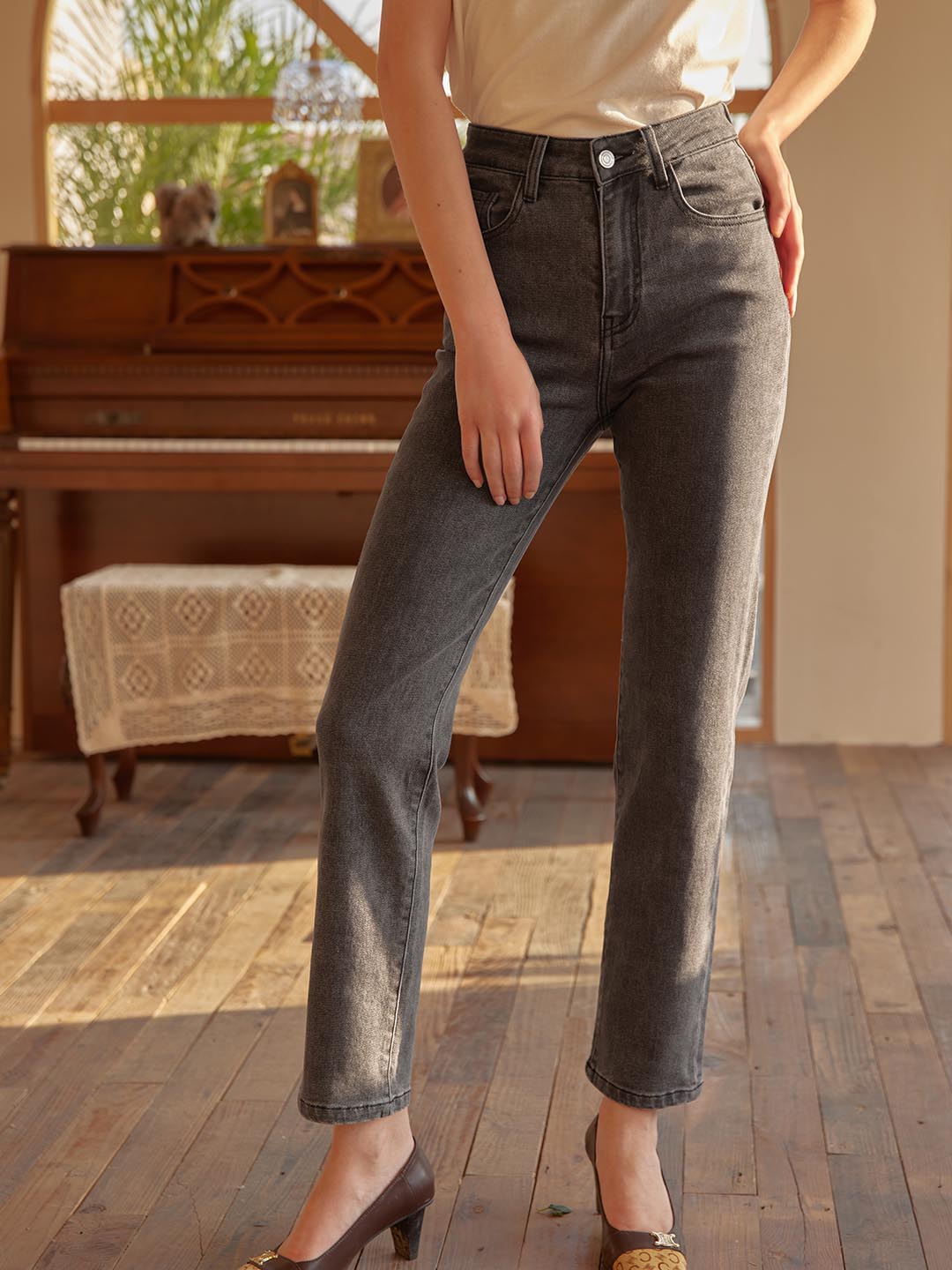 Kira High-Waisted Straight Jeans - Smoky Gray