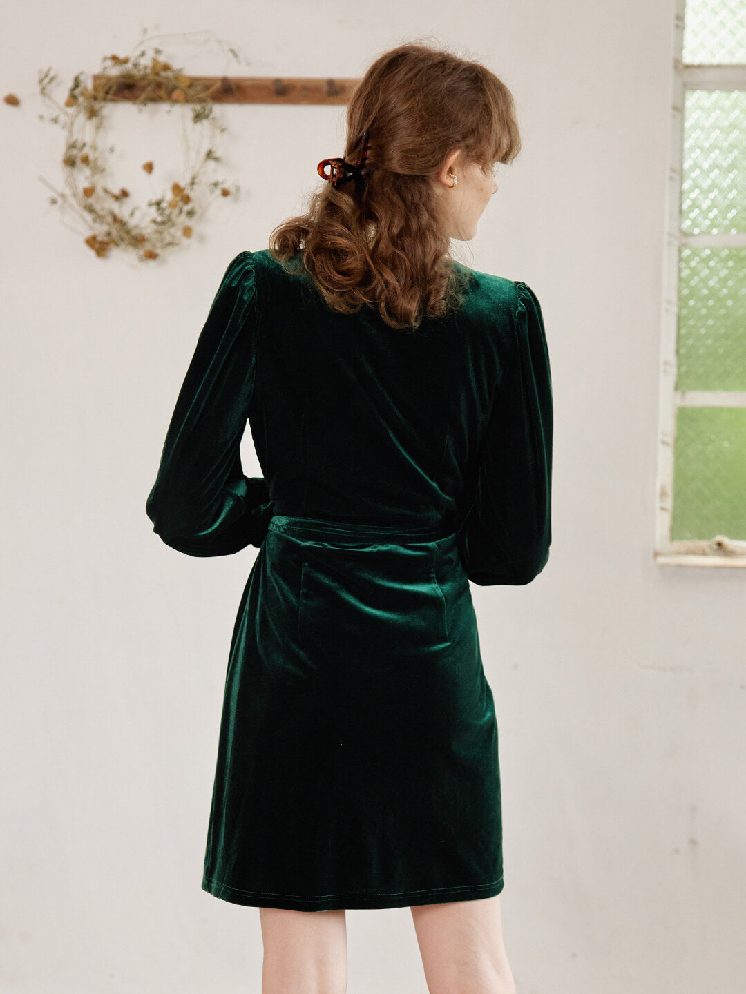 【Final Sale】Sofia V-neck Green Velvet Wrap Dress