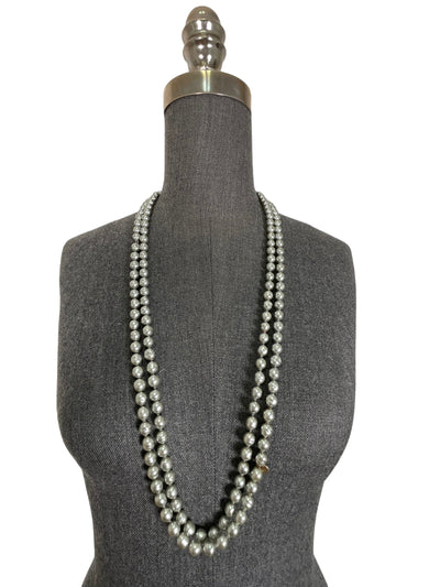 Pearl CC Cut Out Chanel Logo Necklace – Vintage Vogue Lux