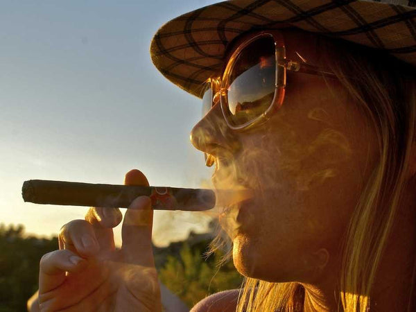 7 Things You'll Never See A Real Cigar Smoker Do